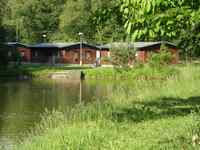 Zadní chaty - pohled od rybníka za osadou